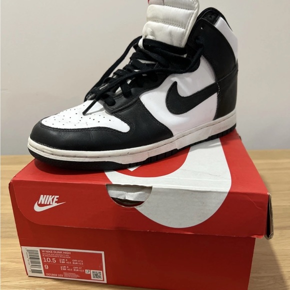 Women’s Nike Black and White High-Top Sneakers 10.5 (preloved)